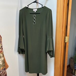 Vintage 70s Style Green Long Sleeve Dress with Flared Cuffs
